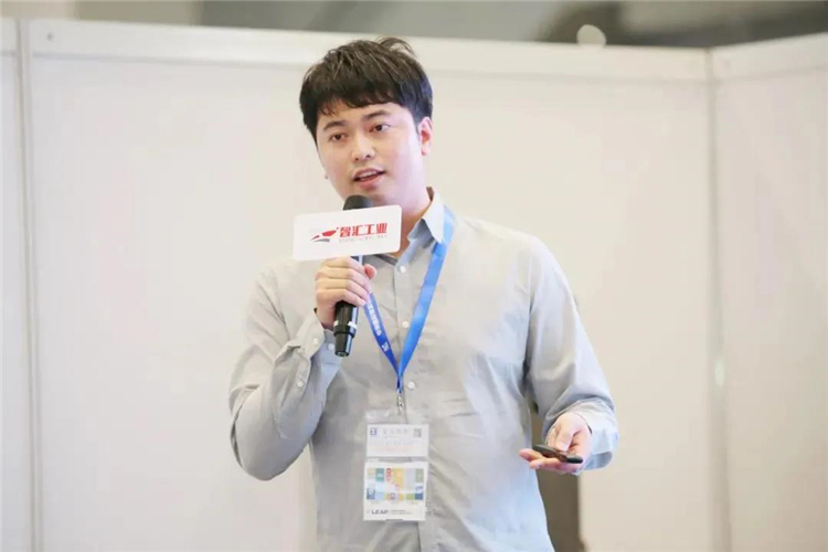 w66國際·利來技術代表發表演講.jpg
