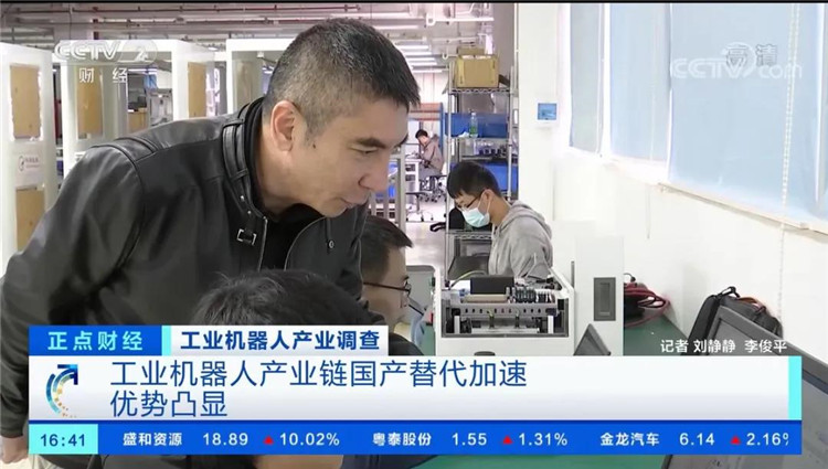 中央電視臺點贊w66國際·利來技術移動機器人04.jpg